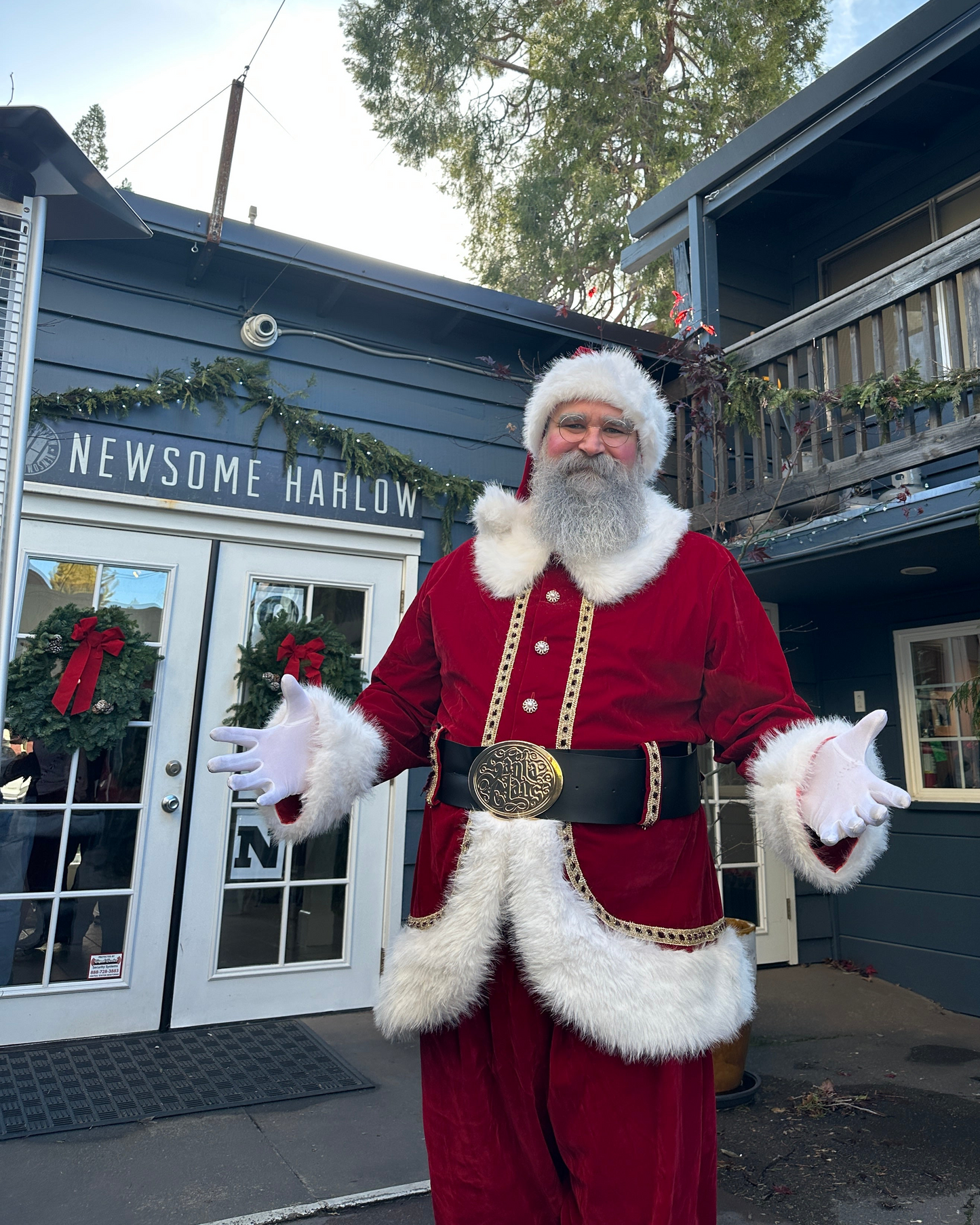 Kid’s Holiday Craft Workshop with Santa
(12/14/25)